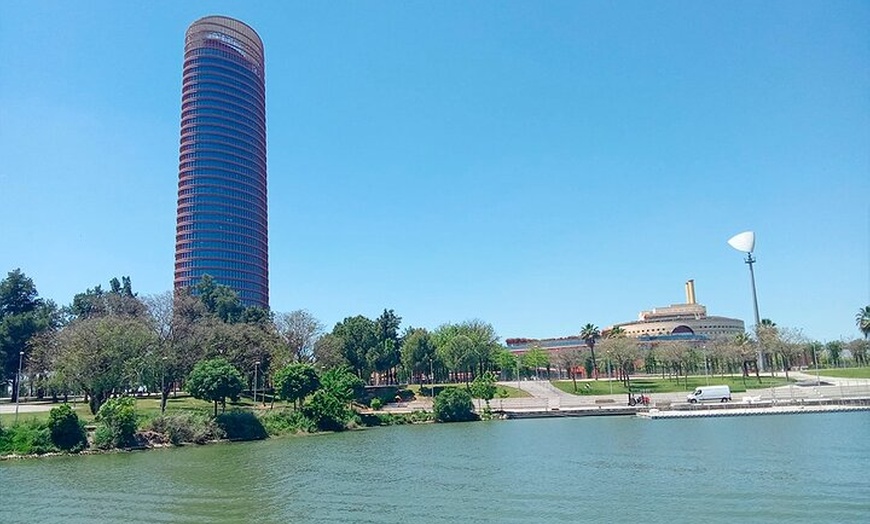 Image 10: Sevilla : Crucero por el río Guadalquivir con aperitivo