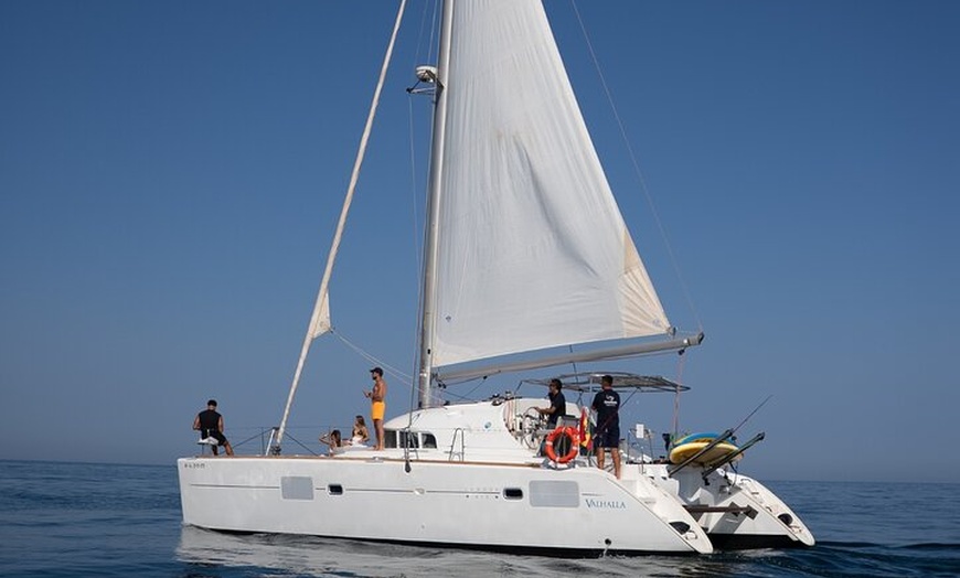 Image 7: Benalmádena: Vela y observación de delfines con aperitivos y bebidas