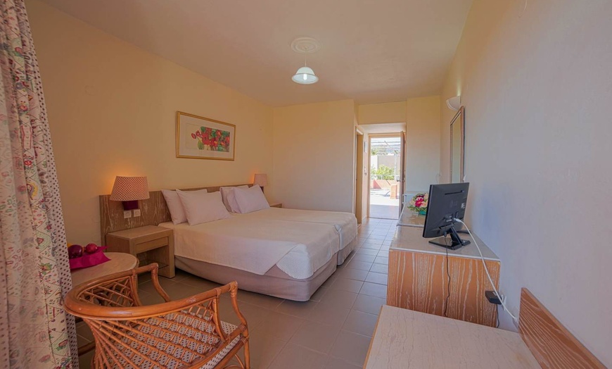 Image 4: ✈ CRÈTE | Rethymnon - Rethymno Village 3*, 3 nuit - Tout inclus