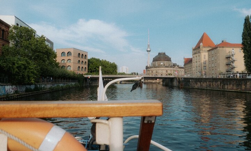 Image 4: 1h Sightseeing-Kreuzfahrt mit historischem Dampfschiff Kaiser Fried...