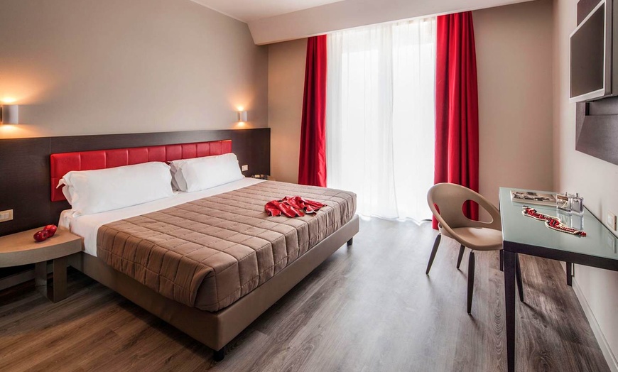 Image 2: ✈ WŁOCHY | Mediolan - Hotel Da Vinci Milano 4* - City break