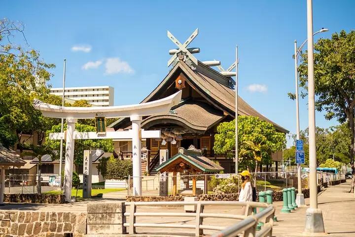 Waikiki Trolley Red Line Heroes & Legends Hop-on Hop-off Tour