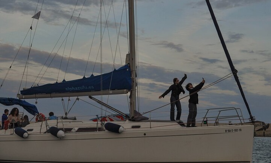Image 2: Barcelona Coastal Sailing (barra libre, parada de merienda y nataci...