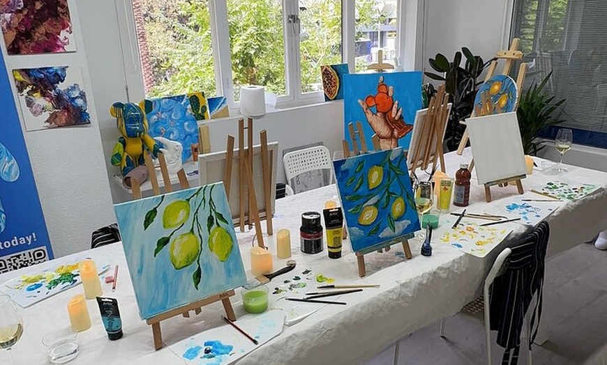 Image 10: Arte-Terapia con Vino : Velada Creativa en Alicante