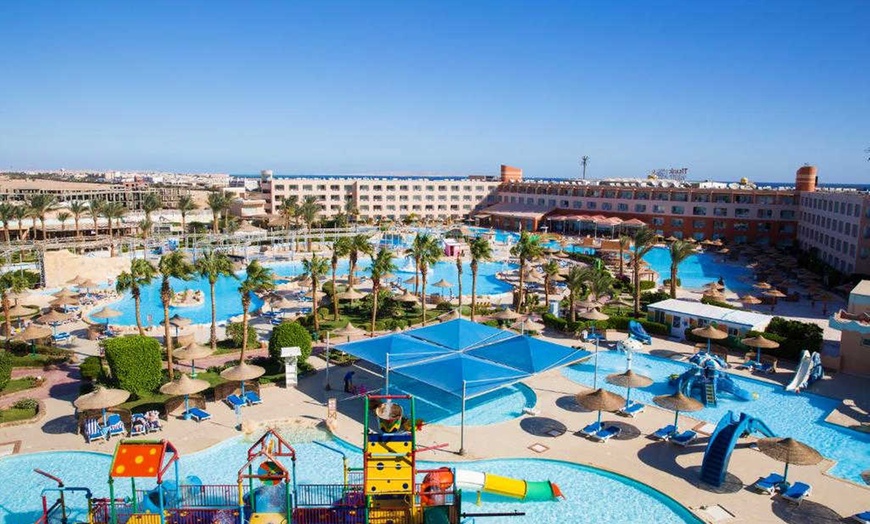 Image 1: ✈ EGYPTE | Hurghada - Titanic Aqua Park Resort - Families and Coupl...