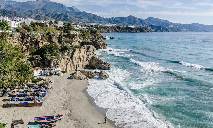 Image 2: Excursión privada de un día a Nerja y cuevas desde Málaga