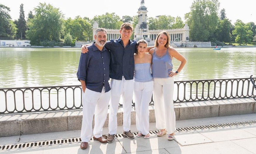 Image 11: Sesión de fotos profesional en el Parque del Retiro de Madrid
