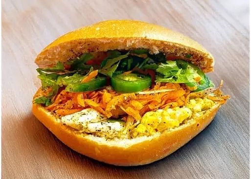 5% Cash Back at Mo'Tea & Banh Mi