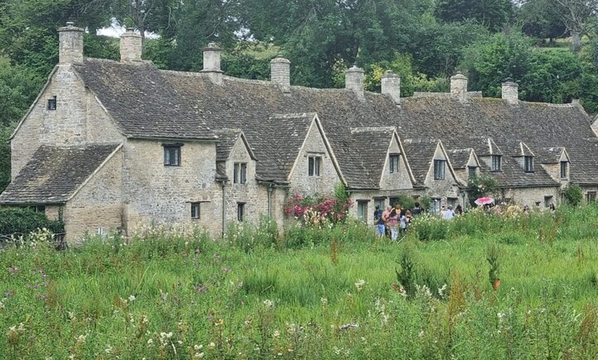Image 6: Scenic Transfer from Stratford Upon Avon to London Via Cotswolds