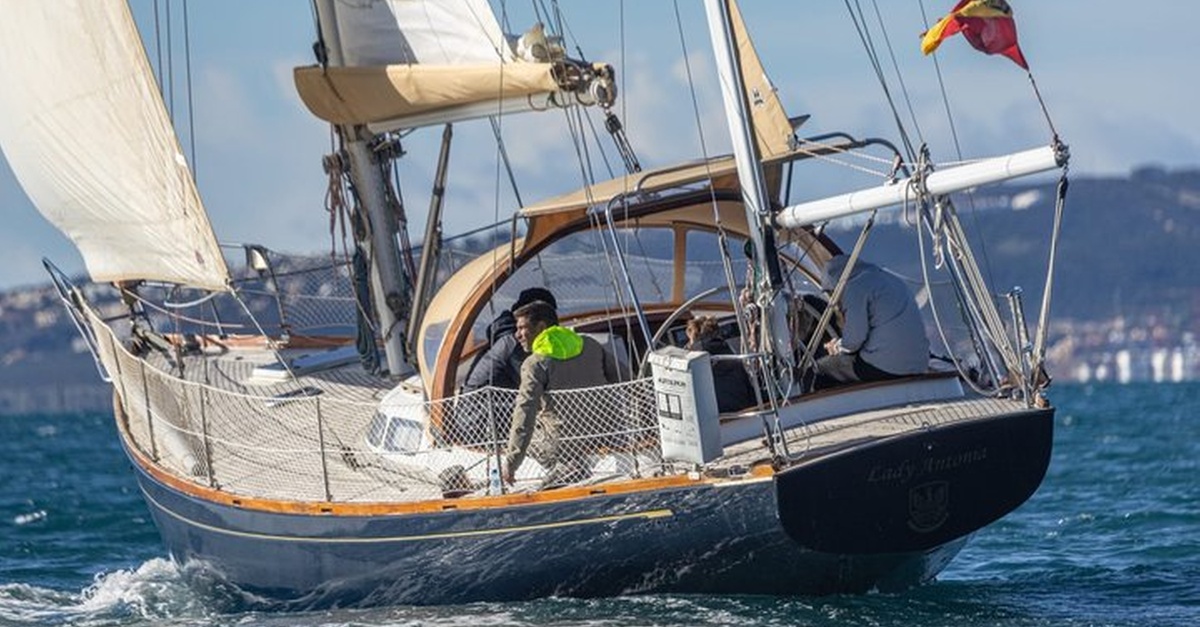 Paseo privado en velero por Estepona, Málaga