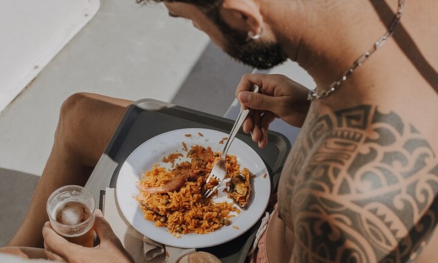Image 2: Lanzarote, excursión en catamarán a las playas de papagayo con comi...