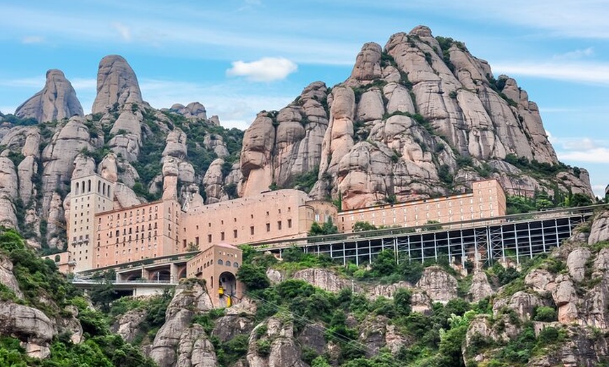 Image 2: Visita guiada de medio día a Montserrat y la Sagrada Familia