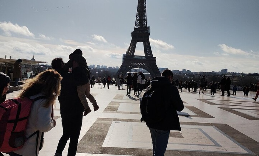 Image 5: Visite de l'ascenseur de la Tour Eiffel au deuxième étage et option...