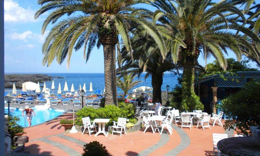 Image 4: ✈ SICILIË | Giardini Naxos - Arathena Rocks 4*, 2 nachten - Aan zee