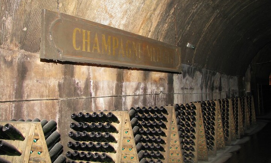Image 5: Moët et Chandon Veuve Clicquot Taittinger Champagne Paris Tour