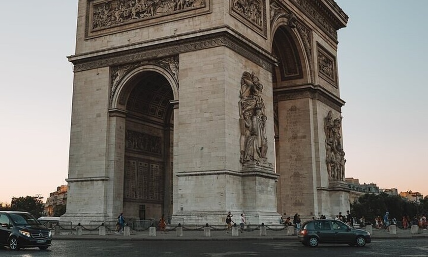 Image 11: Arc de Triomphe Visite à pied Vues imprenables et dégustation de Ma...
