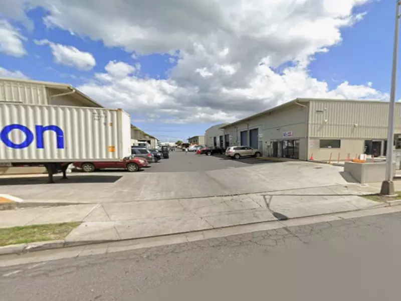 Parking at Wakea Lot