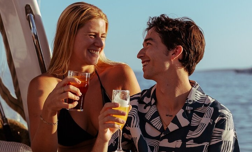 Image 10: Excursión privada en Yate a vela al atardecer