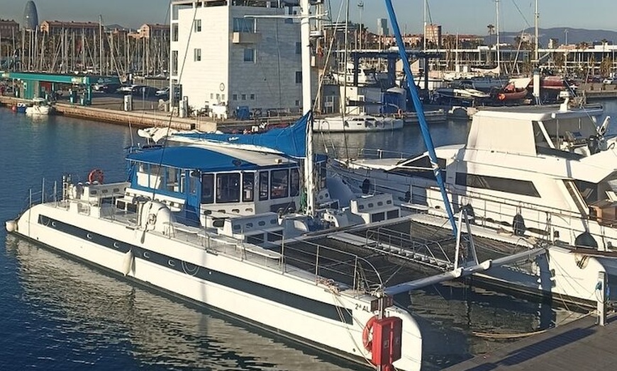 Image 6: Vermut en Catamarán Una Experiencia Gastronómica en Barcelona