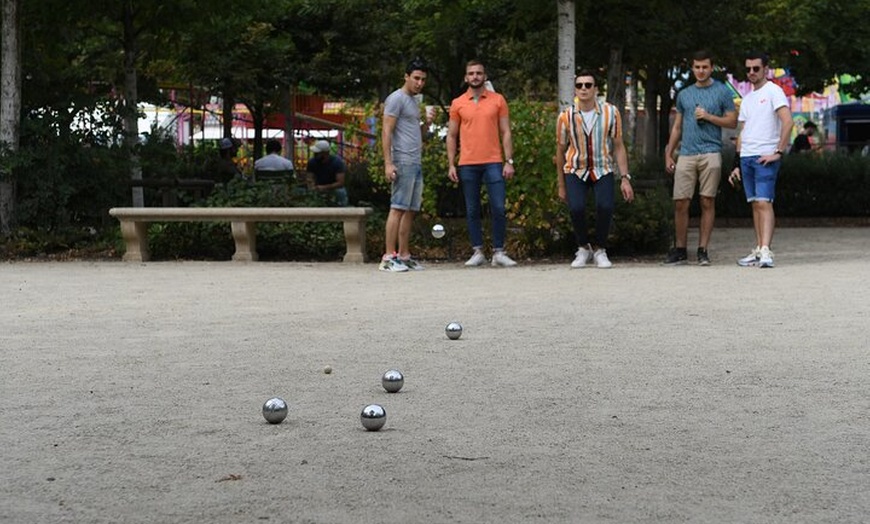 Image 8: Villages perchés, Moulin à oliviers et pétanque d'Aix en Provence