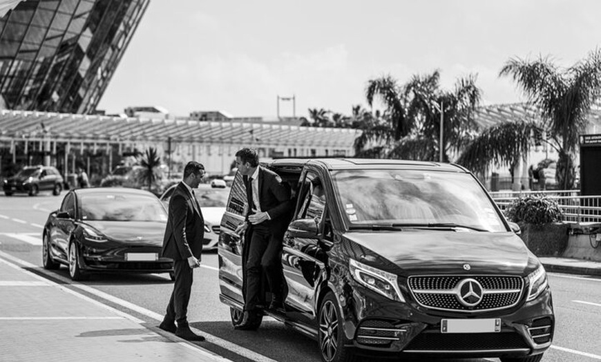 Image 4: Heathrow Airport & City to/from Southampton Cruise Port Transfer