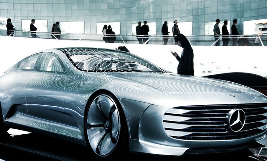 Image 3: Private Stuttgart 12-stündige Tour ab München mit kostenloser Fotog...