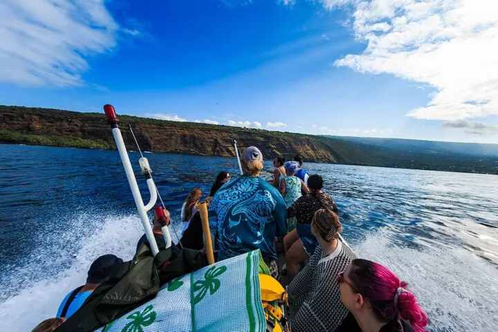 Dolphin, Sea Cave & Captain Cook Snorkel Combo in Kealakekua Bay