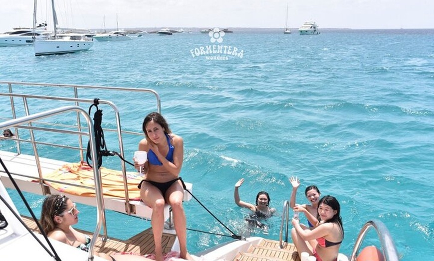Image 14: Paseo en Catamarán a Vela con Formentera Wonders Todo Incluido