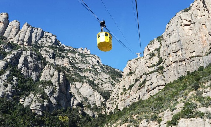 Image 5: Excursión privada de un día al monasterio de Montserrat y a la mont...