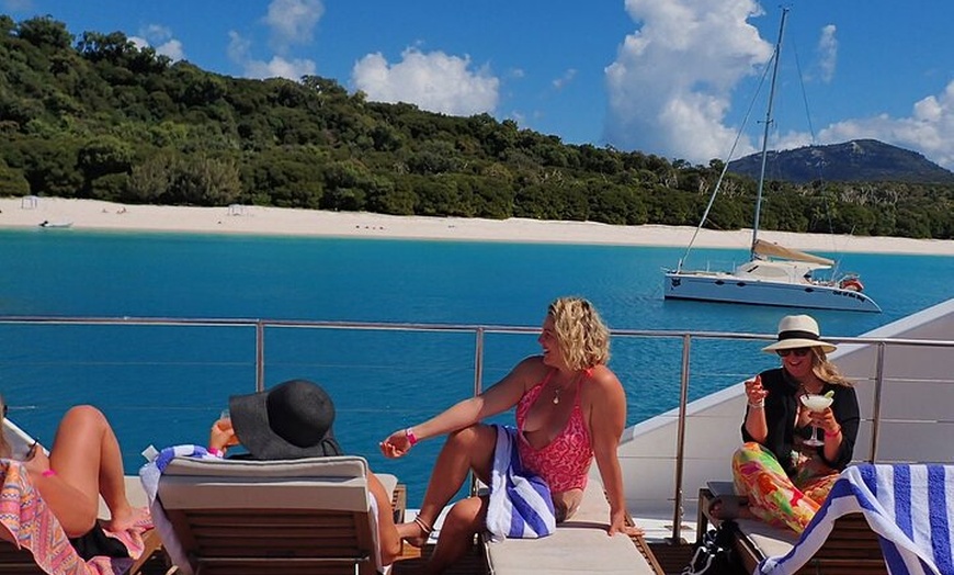 Image 2: Whitehaven Beach Tour: 2 Options - All Day Beach Or Snorkel