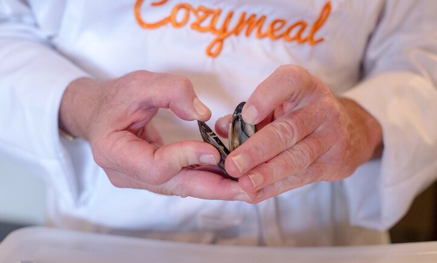 Image 4: Tour por el mercado y cocina de paella con vino en el centro de Bar...