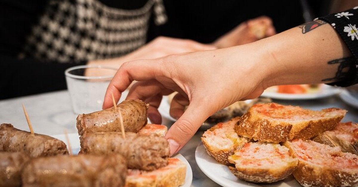 Tour gastronómico con tapas y bebidas en Barcelona