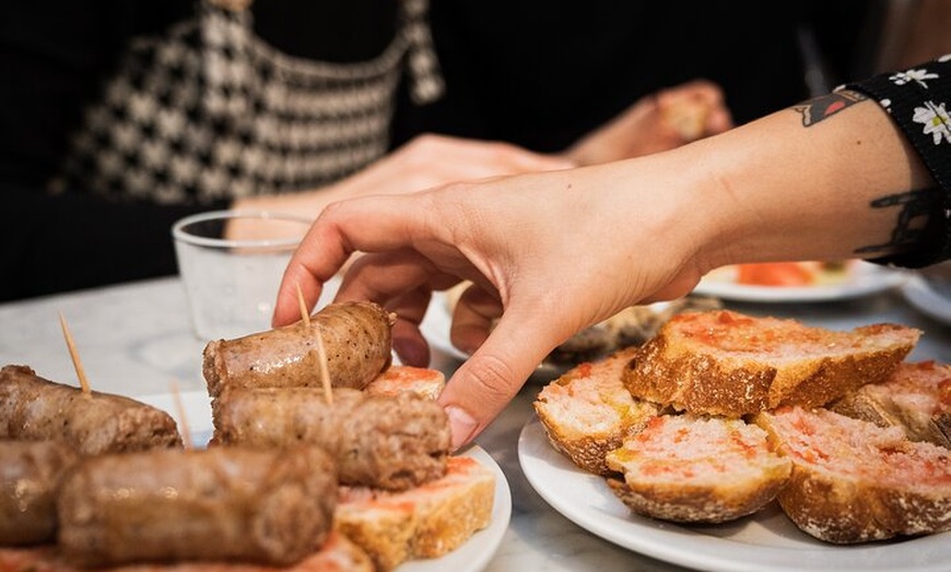 Image 8: Tour gastronómico de Barcelona : Tapas, bebidas y delicias con un l...