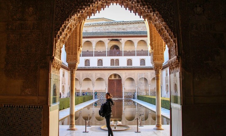 Image 2: Entrada al Palacio de la Alhambra - Joya de la Corona de España