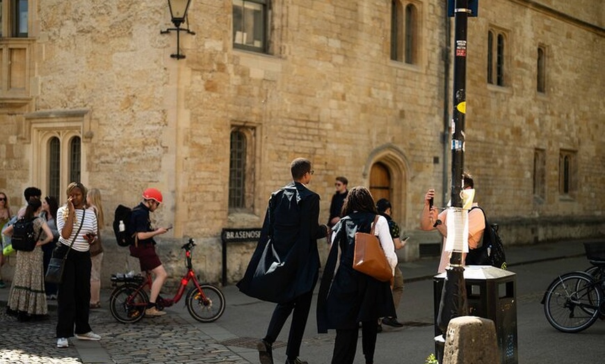 Image 2: Private | Oxford University Walking Tour by Alumni™ & New College