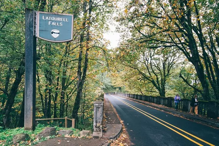 Multnomah Falls and Columbia River Gorge Waterfalls Tour Morning