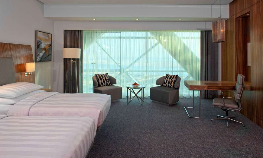 Image 7: ✈ EMIRATS ARABES UNIS | Abu Dhabi - Andaz Capital Gate Abu Dhabi av...