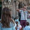 Image 1: Excursión en grupo pequeño a la Sagrada Familia de Barcelona para n...