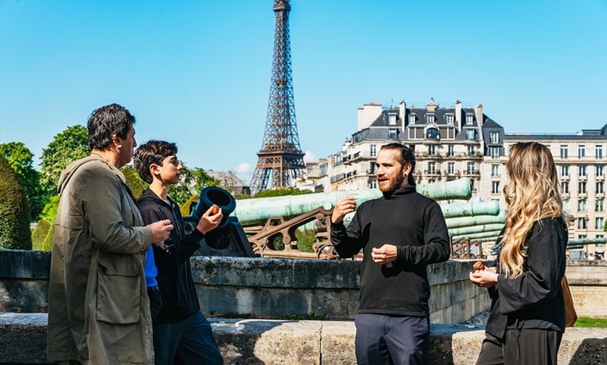 Image 6: Paris: Visite de la Rive Gauche Gastronomie & Vin avec une école cu...
