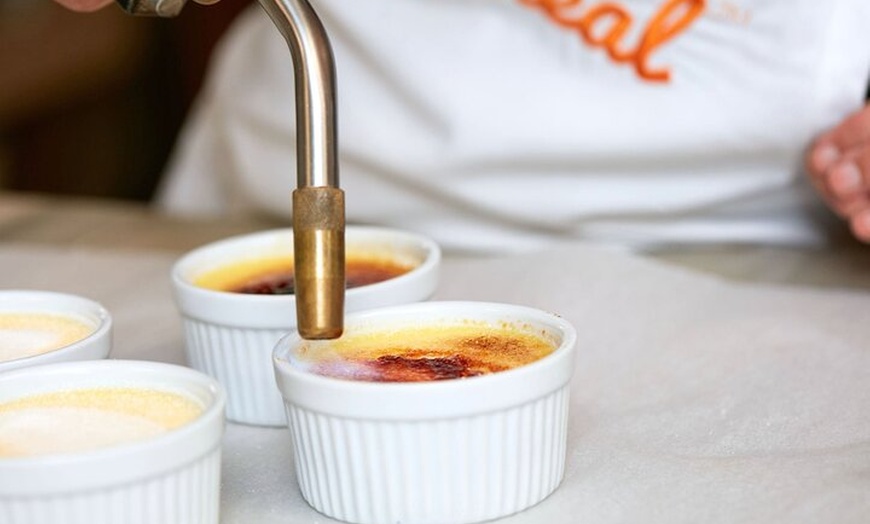 Image 3: Cocinar tres tipos de paella + postre (incluye 4 - comida de curso)