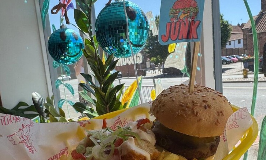 Image 5: Beverley Bites History Tour with Foodie Twist