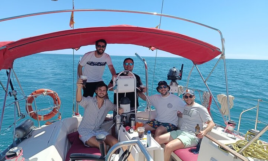 Image 9: Tour privado en velero con aperitivo en Barcelona