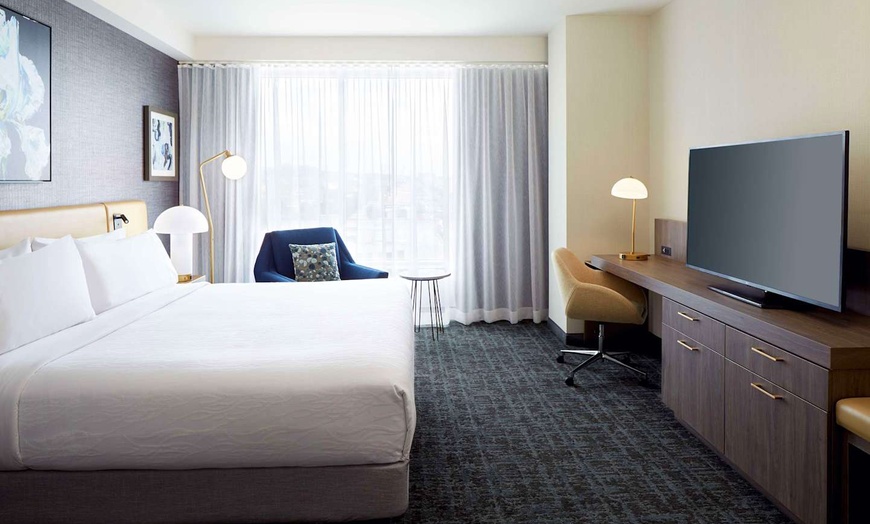 Image 2: ✈ QUÉBEC | Montréal - Hilton Garden Inn Montreal Midtown 4* - City ...