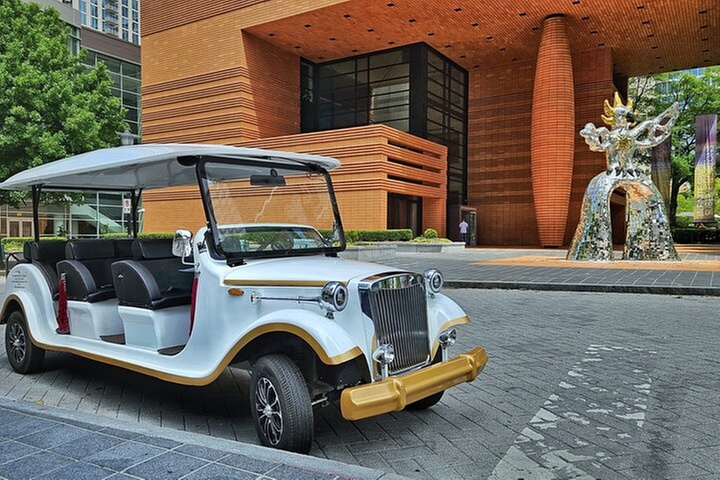 Charlotte:Historical Southern Elegance Guided Tour by Vintage Car