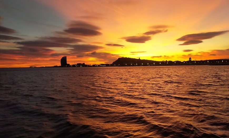 Image 14: Barcelona Sunset Private Saxiphone y barra libre