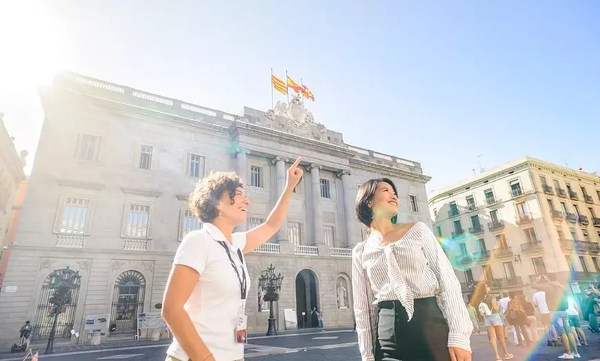 Image 15: Tour Barcelona 360 : Tour a pie de vuelo, vela y casco antiguo