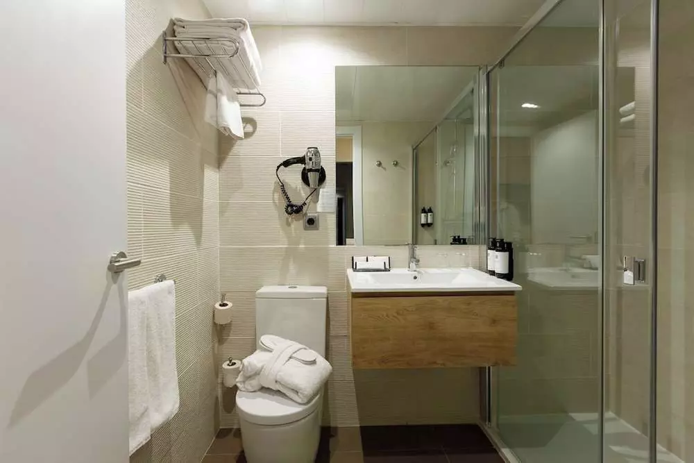 ✈ SPANIEN | Barcelona - Mariano Cubi Aparthotel Barcelona 4*, 2 Näc...