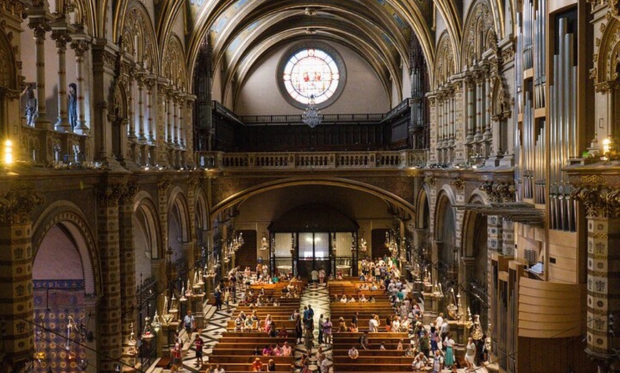 Image 6: Explore Montserrat y La Sagrada Familia en un día