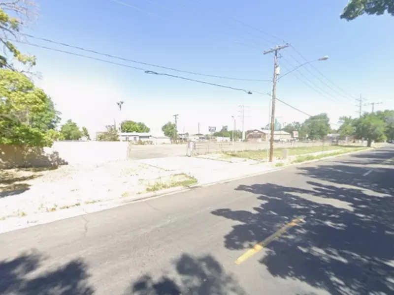 Parking at [U002] 1306 S. W. Temple St. Lot