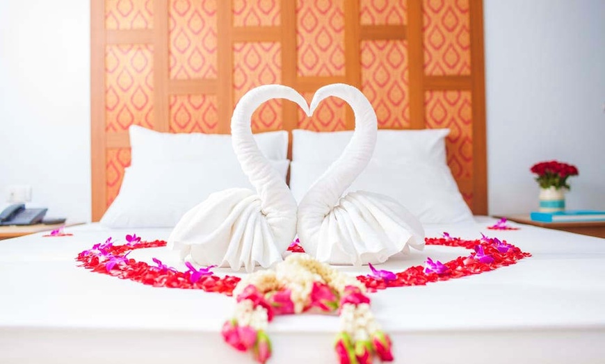 Image 9: ✈ MIDDEN VAN THAILAND | Bangkok - New Siam Palace Ville Hotel 3*, 5...